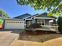 Building Photo - Three Bedroom Two Bath Home