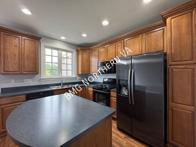 Building Photo - 10673 General Kirkland Dr