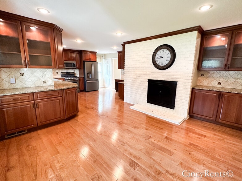 Building Photo - 6463 Oldbarn Ct