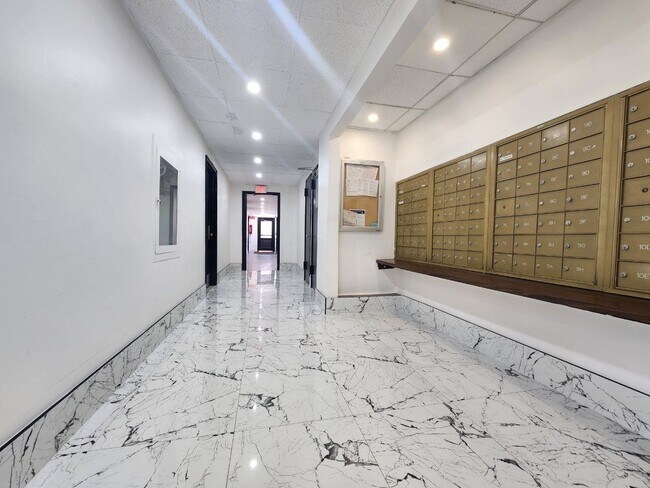 Building Photo - 750 N Broad St