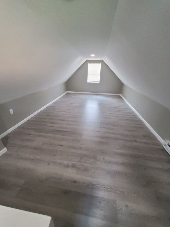 Building Photo - 1 Bedroom Single Family