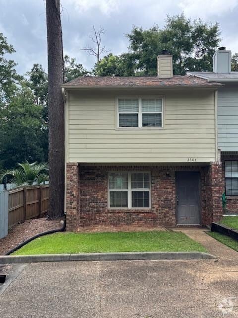 Building Photo - 2304 Claremont Ln