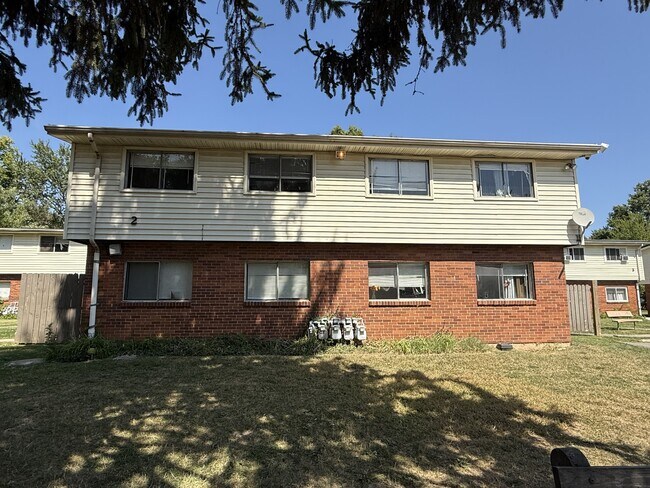 Building Photo - 2 Columbine Ct