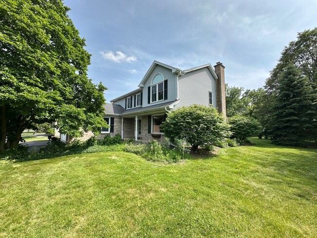 Building Photo - 1525 Westglen Dr