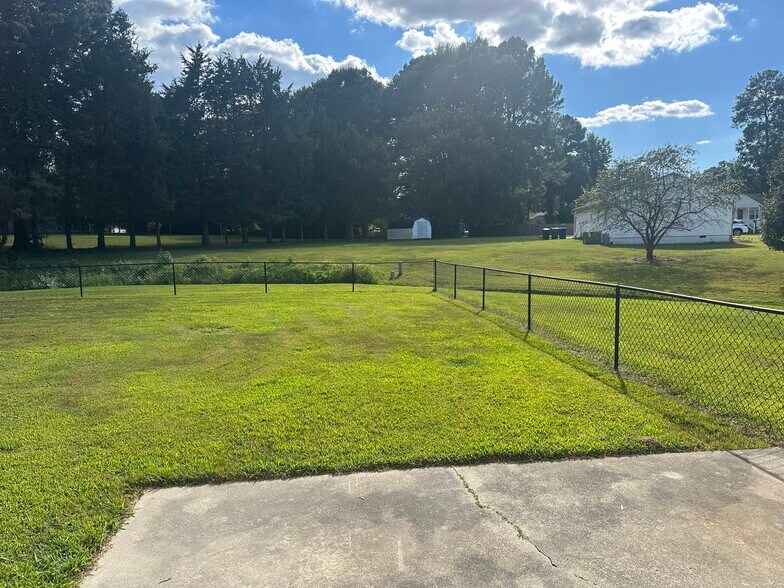 Backyard - 3908 Devenwood Ave