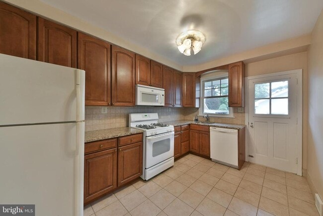 Building Photo - 27 Bysher Ave