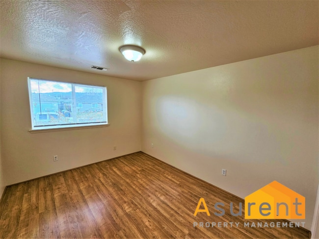 Building Photo - Great Central Point Home Available Soon!