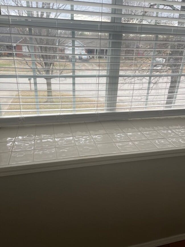 Building Photo - BEAUTIFUL HOME IN GREAT LOCATION! EASY ACC...