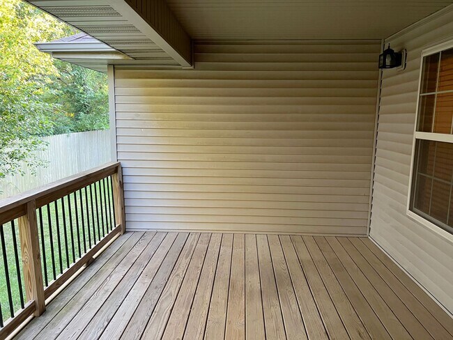 Building Photo - 3 BED, 2 BATH, 2 CAR GARAGE DUPLEX - Avail...