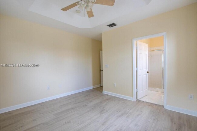 Building Photo - 1490 NE 33rd Rd