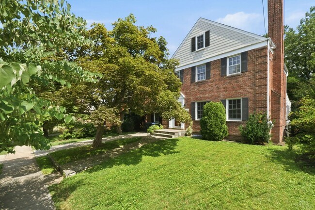 Building Photo - Chevy Chase Home | 4 Bed | 3.5 Bath | 2,500 Sf | Driveway Parking | Large Fenced-In Backyard w/ Deck