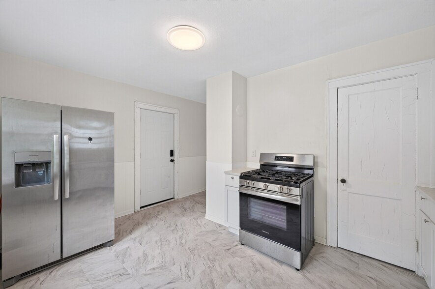Building Photo - 421 Goodhue St