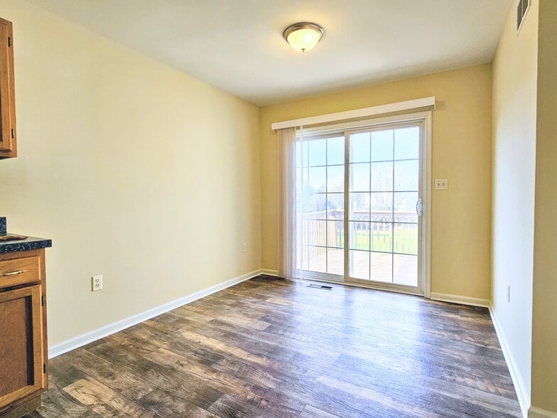 Building Photo - 40 Sandstone Ct