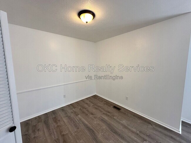 Building Photo - 1428 SW 72nd St