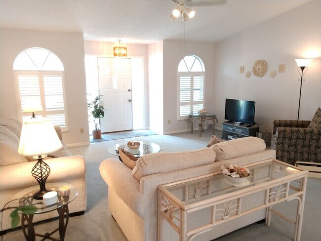 Building Photo - Seasonal Short-Term Single-Family Home located in Meadow Run at Jacaranda!