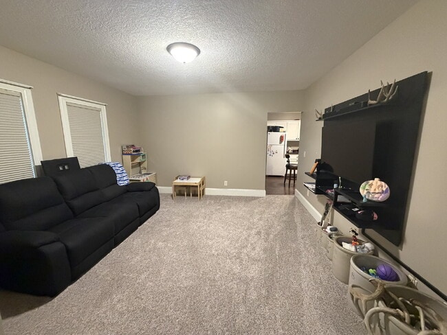 Building Photo - Beautifully Remodeled 2-Bedroom Upper Unit in Historic Durand