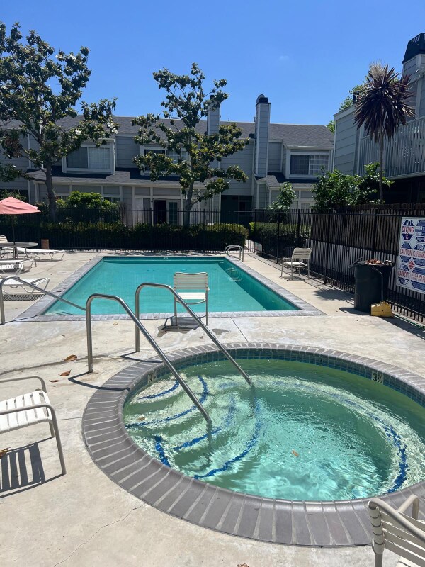 Building Photo - 2380 W Orangethorpe Ave