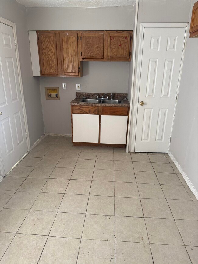 Building Photo - 273 Gaston Ave