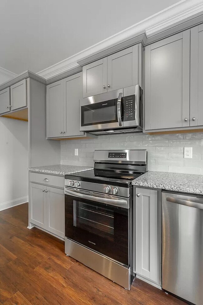 Building Photo - 5558 Stream Ln