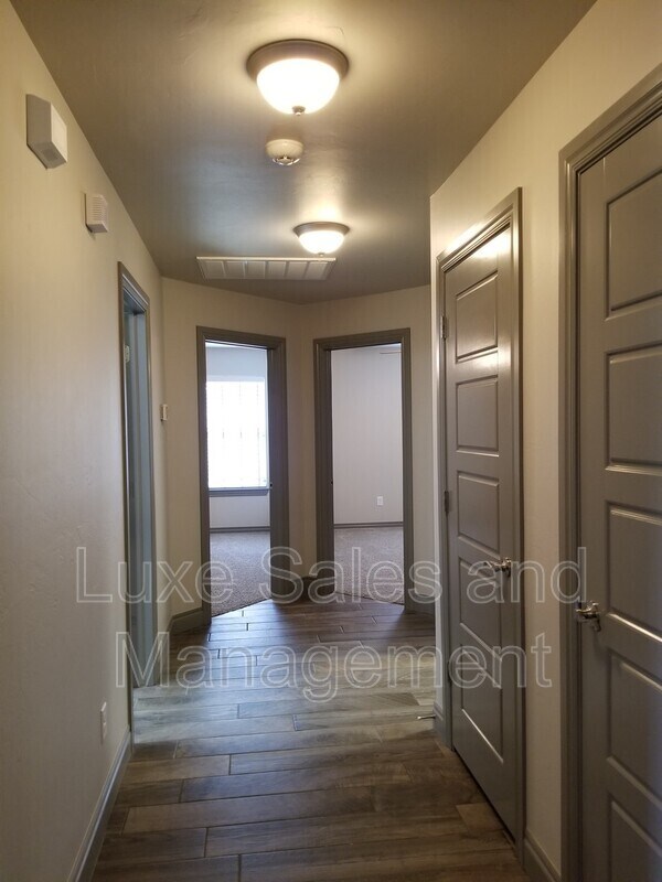 Building Photo - 1433 Kelley Pointe Pkwy