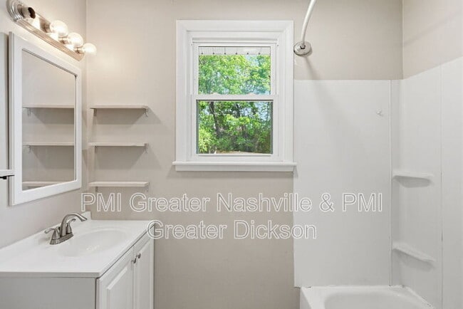 Building Photo - 704 McPherson Dr