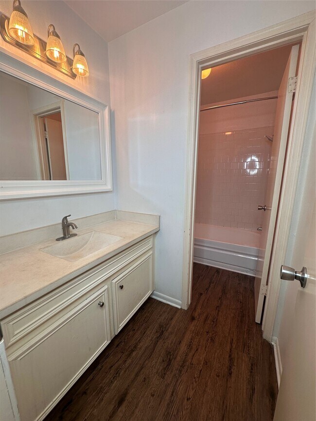 Building Photo - 1413 Bonanza Rd