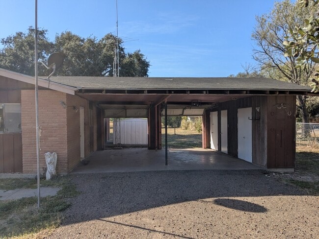 Building Photo - 1439 N Alamo Rd