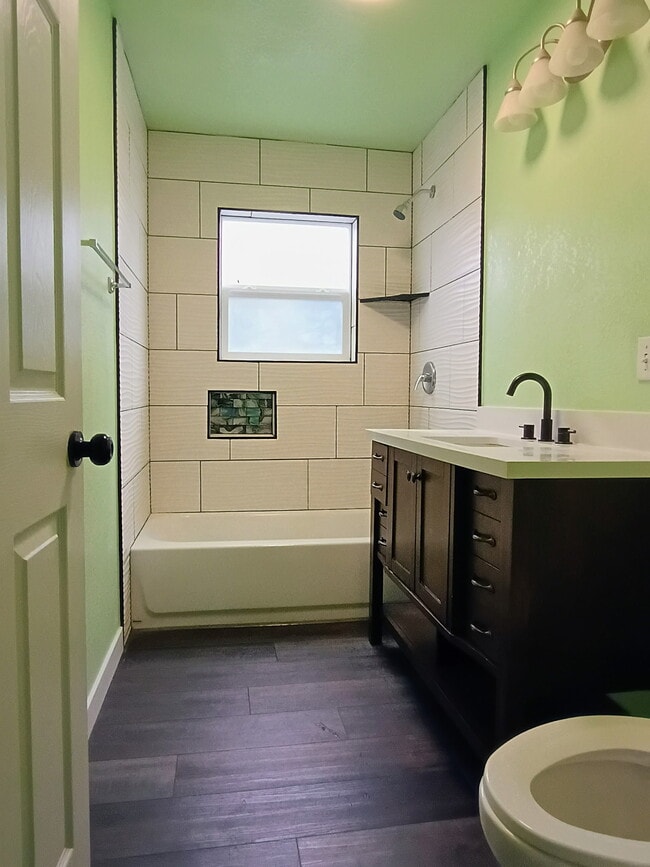 Building Photo - 455 N Cammann St