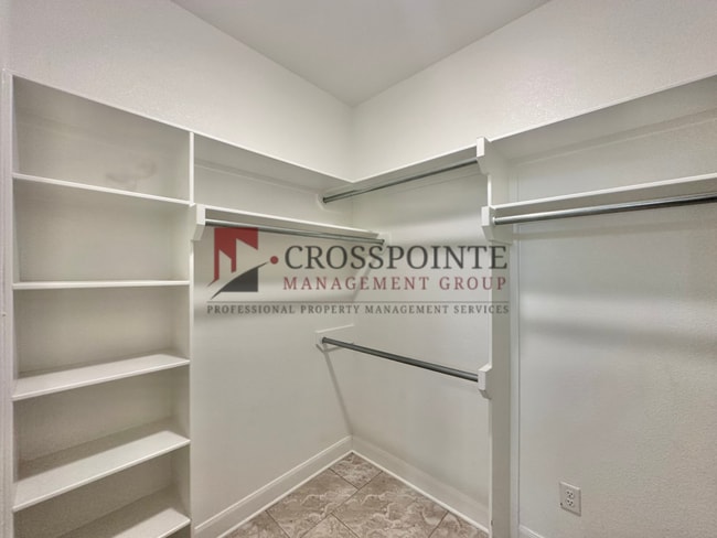 Building Photo - Stunning 3 Bed 2 Bath in South Tyler!