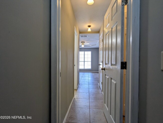 Building Photo - 572 Staffordshire Dr