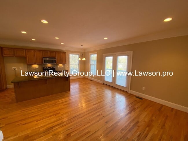 Building Photo - Colonial Green Row Home with Two Car Garage