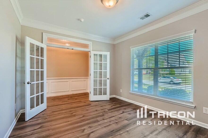 Building Photo - 3019 Burgess Dr