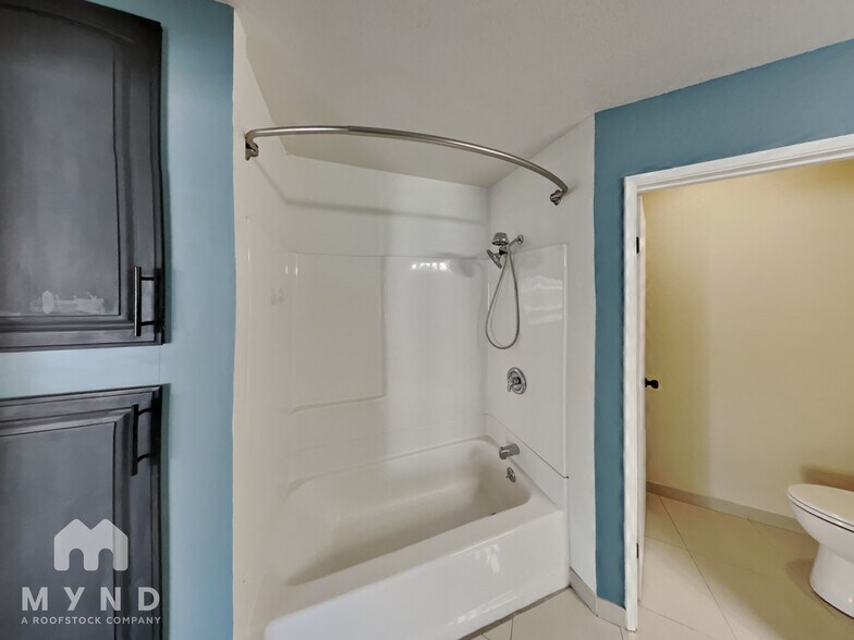 Building Photo - 25445 Southwick Dr