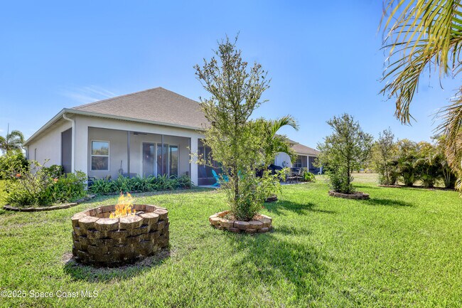 Building Photo - 4318 Lago Vis Dr