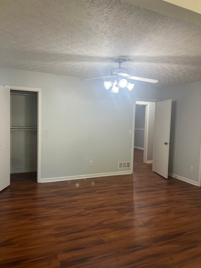 Building Photo - 1675 Oak Ridge Way NW