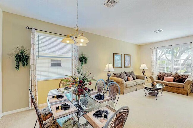 Building Photo - 136 Henley Cir