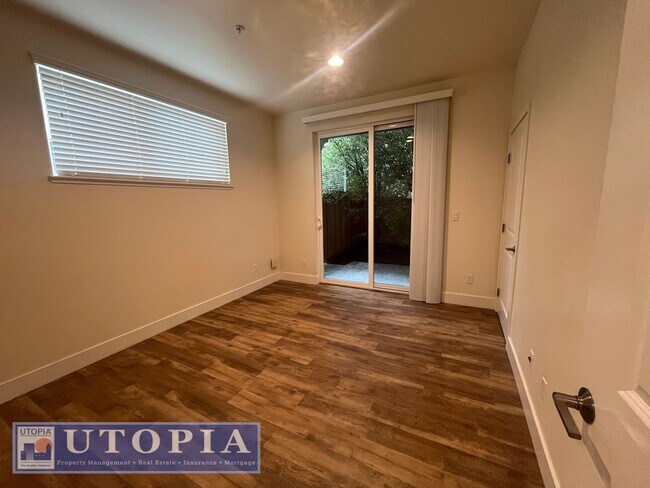 Building Photo - Spacious and Modern 3-bedroom, 3.5 bathroo...