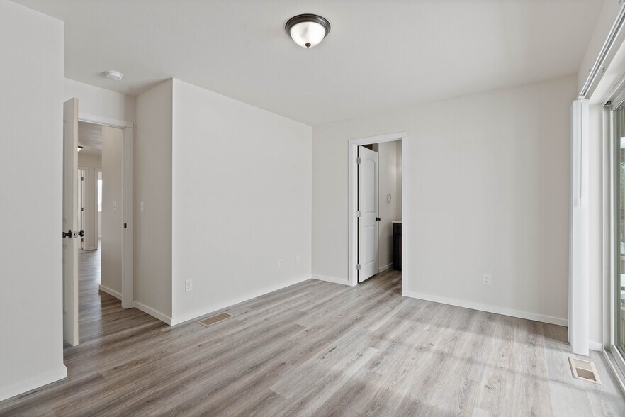 Building Photo - 9109 W Winona Rd