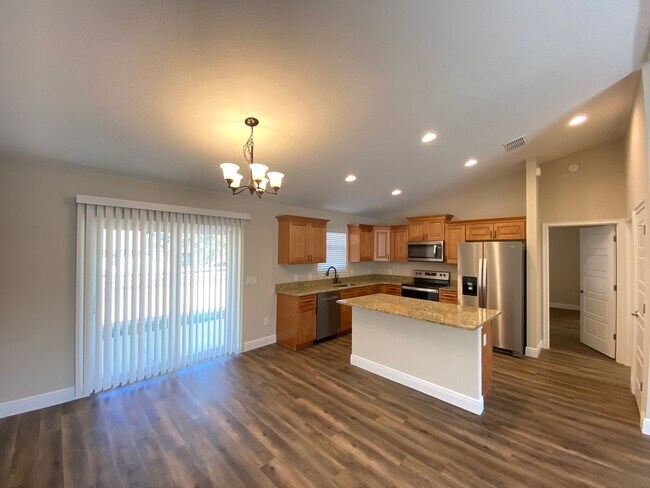 Building Photo - Custom Home - Desirable SE Ocala Neighborhood 3/2/2 **Available Soon**