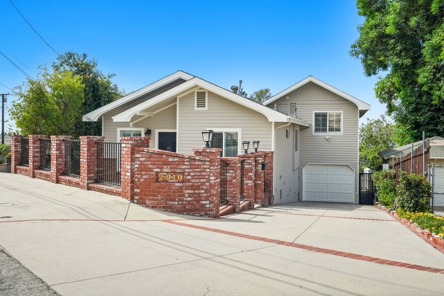 Building Photo - 2910 Santa Carlotta St