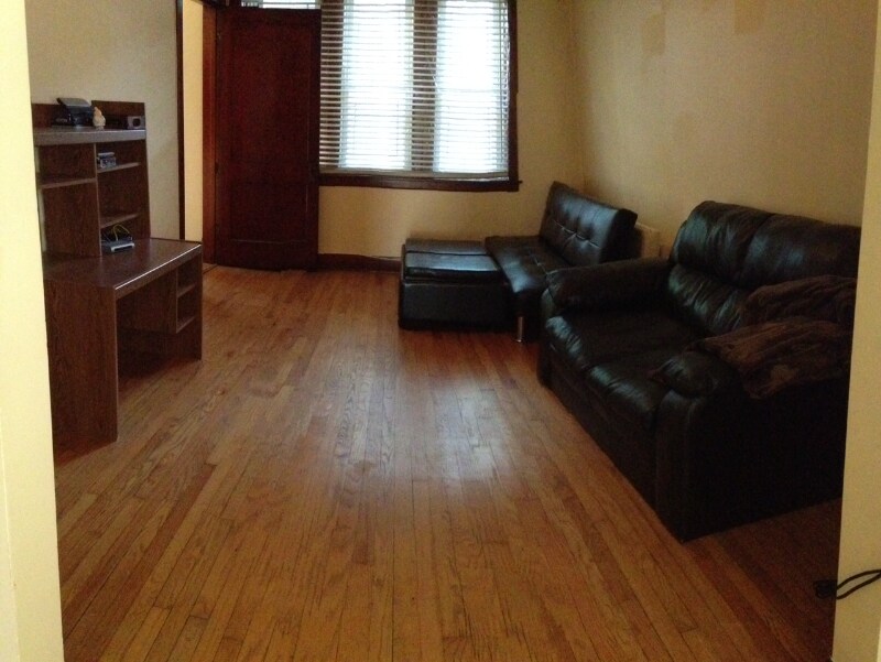 Building Photo - 1832 N Marshfield Ave