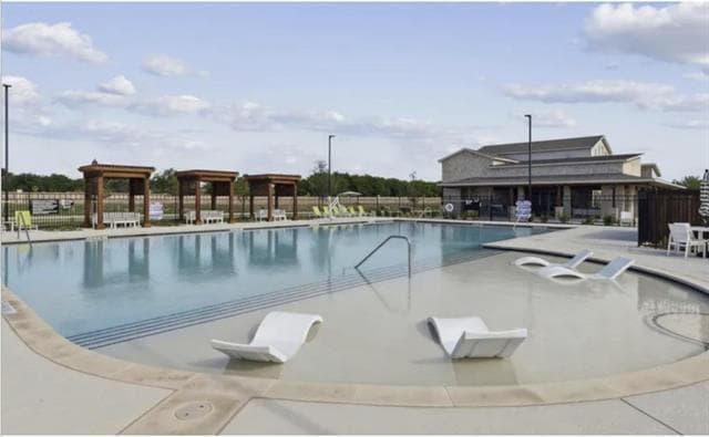 Building Photo - 707 Leavenworth Dr