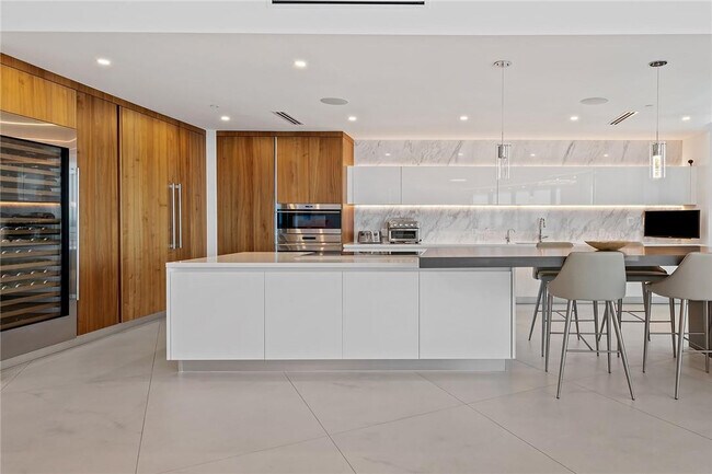 Building Photo - 701 N Fort Lauderdale Beach Blvd