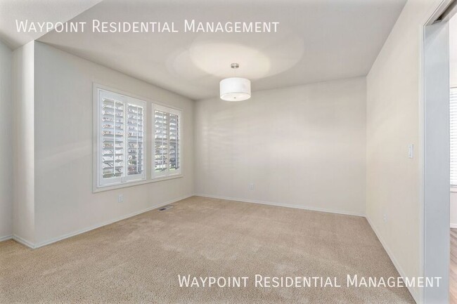 Building Photo - 4917 N Contour Way