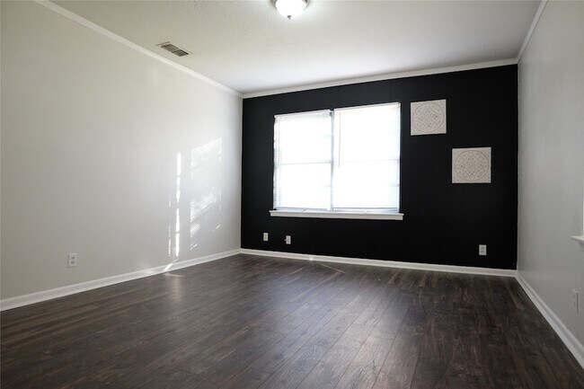 Building Photo - 3401 Princeton Dr