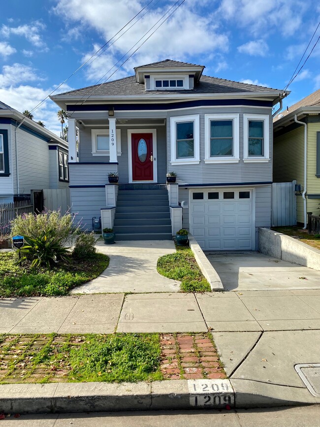 Building Photo - 1209 9th St