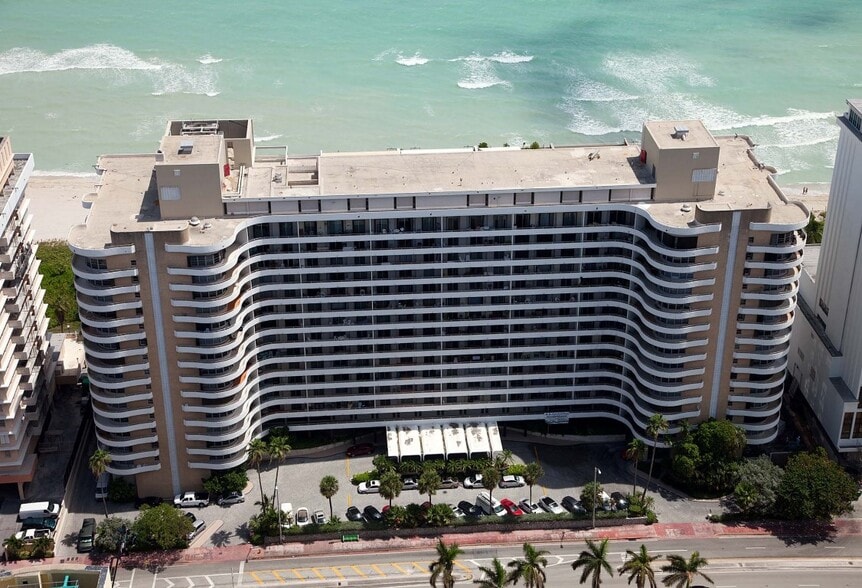 Building Exterior - Side View - 5555 Collins Ave