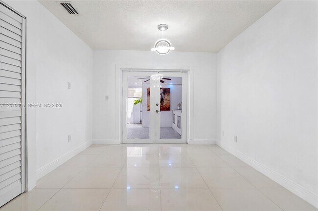 Building Photo - 11465 NW 88th Ct
