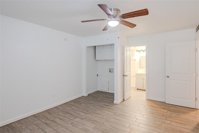 Building Photo - 6038 Northwest Expy