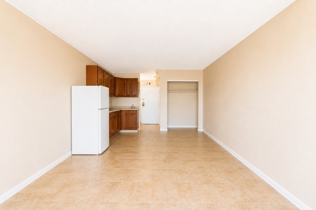 Building Photo - Cozy Studio on the Beach in Daytona Beach Shores